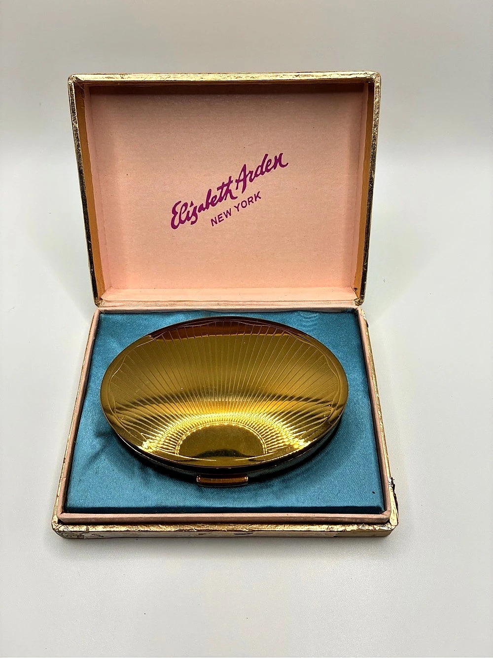 Elizabeth Arden Vintage Makeup Compact Set in Gold & Pink NWT
